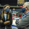 María Enríquez, enfermera del Instituto de Investigación del CGE y Florentino Pérez Raya, presidente del CGE antes del partido en el WiZink Center